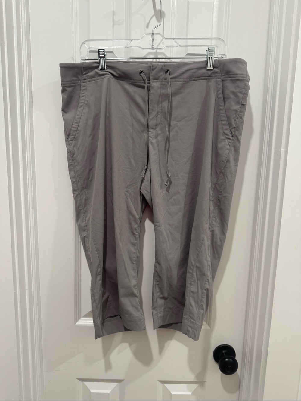 Columbia Women's Light Gray Drawstring Capris